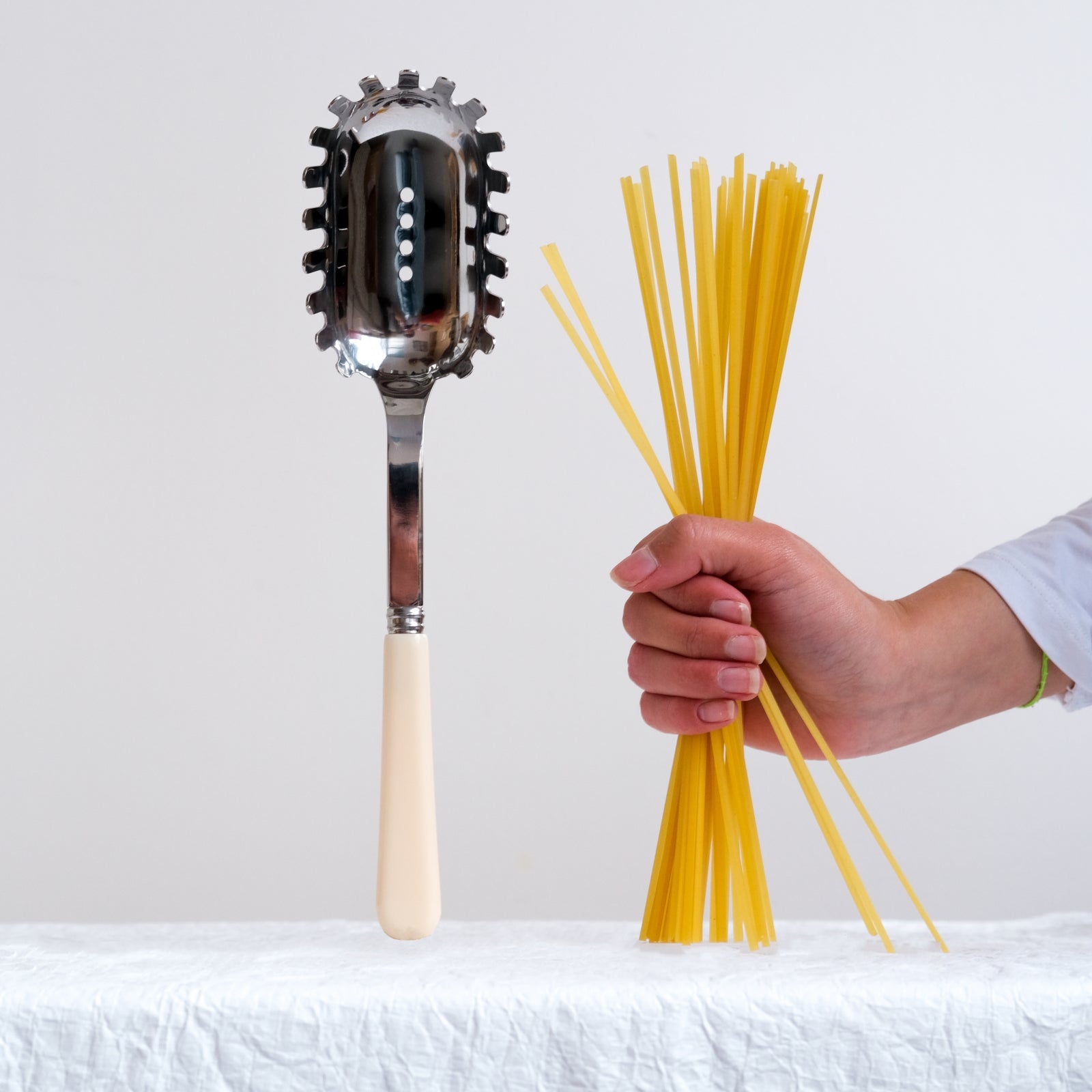 Pop, Ivoire - Cuillère à spaghetti