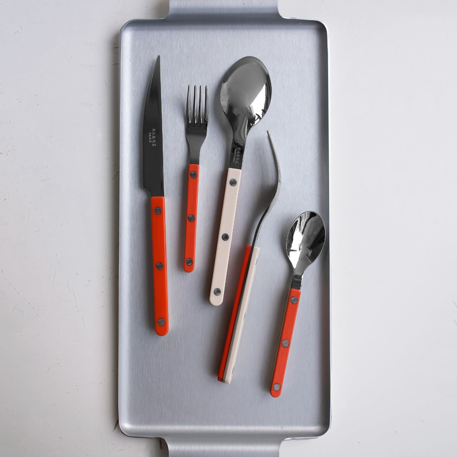 Bistrot Sabre Paris x Motel A Miio, Orange / Ivoire - Set de 5 couverts de table