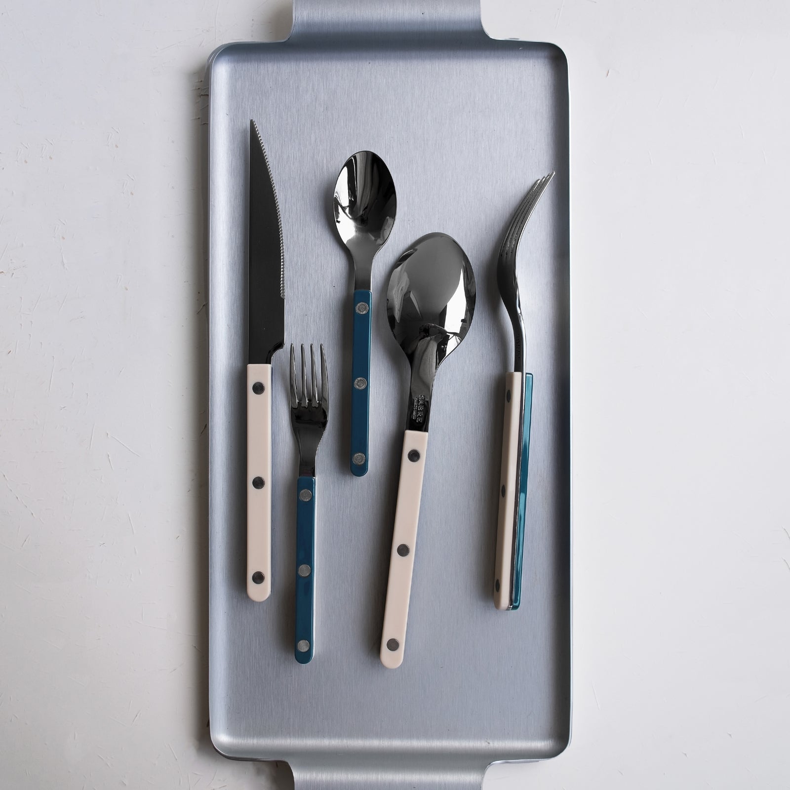 Bistrot Sabre Paris x Motel A Miio, Bleu canard / Ivoire - Set de 5 couverts de table