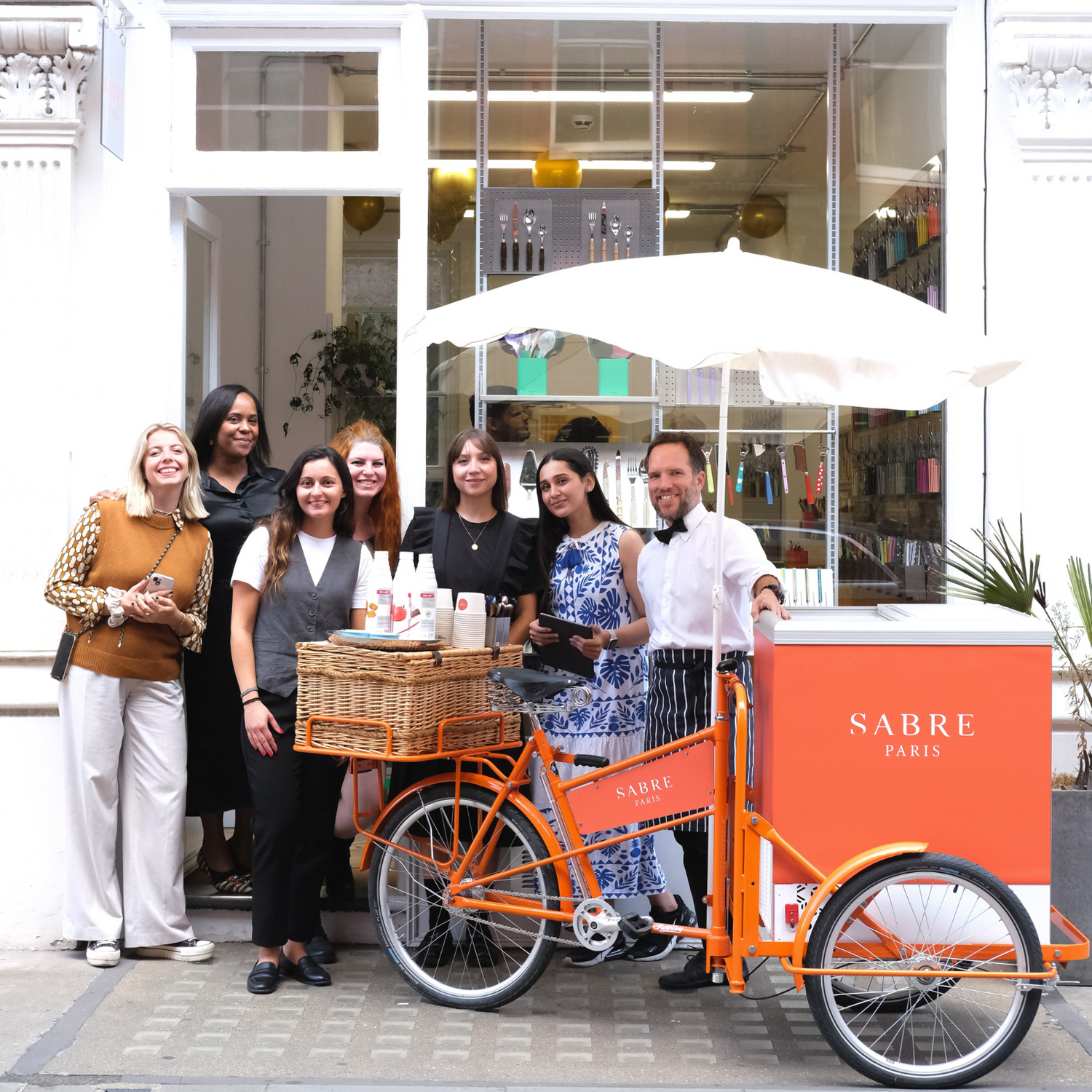 Inauguration de la boutique de Londres