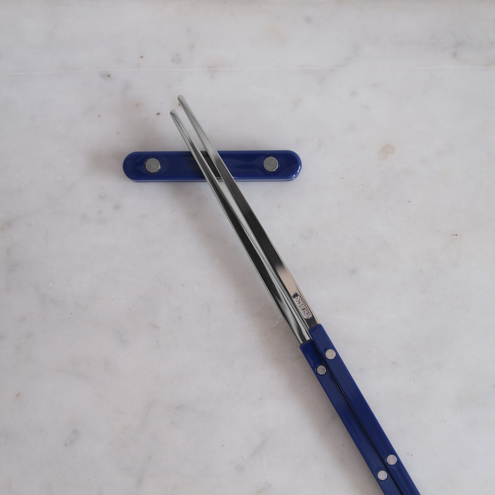 Bistrot Uni, Bleu marine