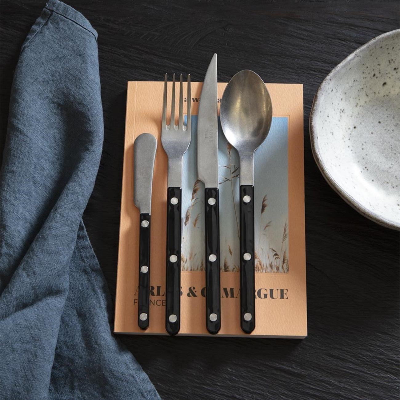 Bistrot Uni, Chocolat - Set Les Essentiels Bistrot - ensemble de 4 couverts de service